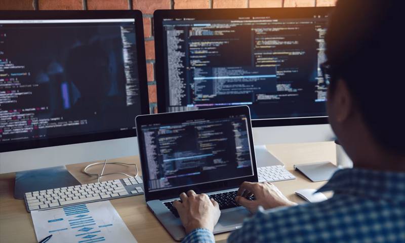 数据科学选型:R与Python如何赋能淮南网站建设?